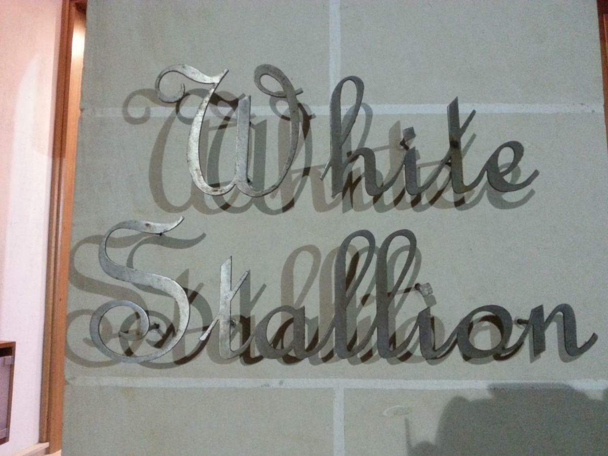 White Stallion メーリッハ エクステリア 写真